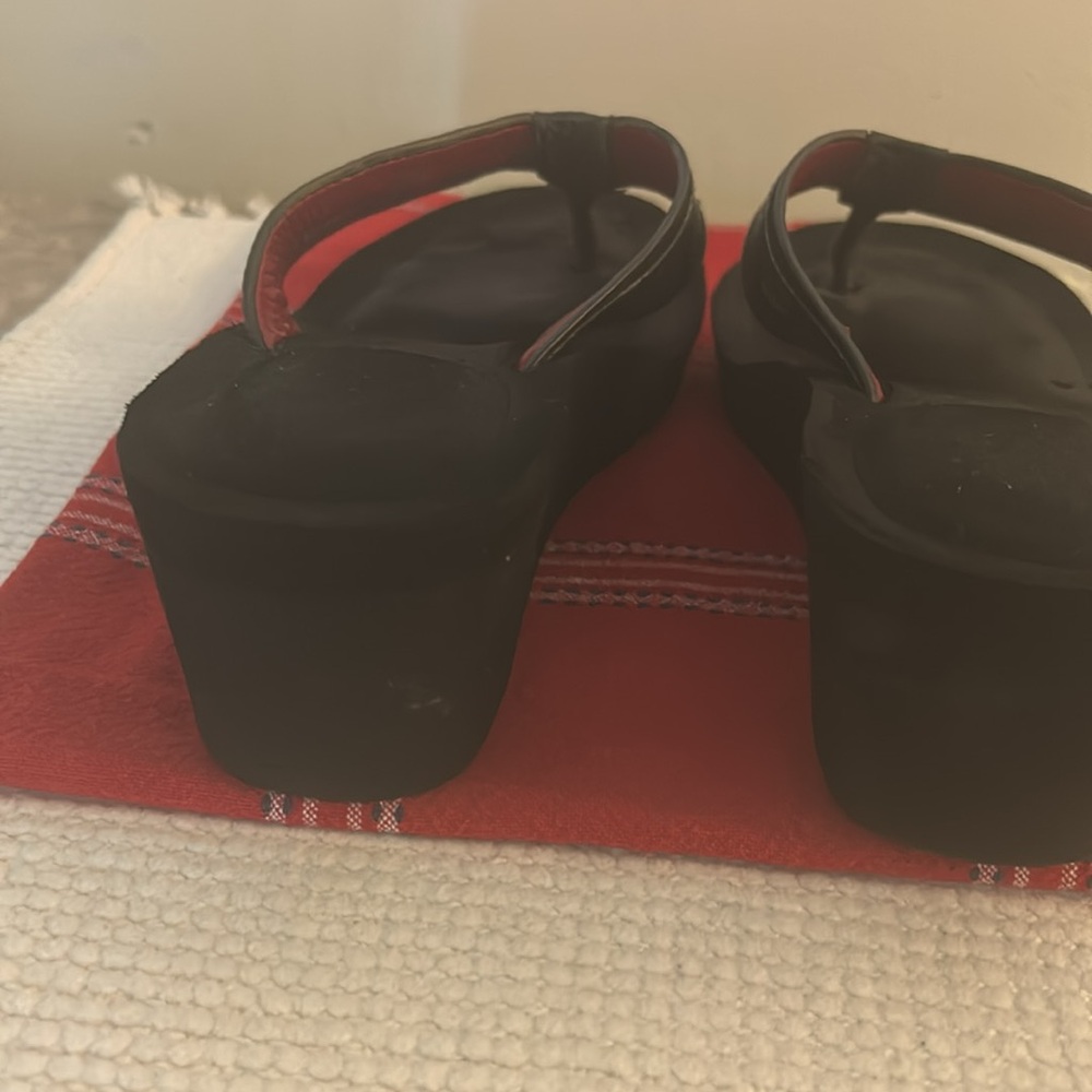 Coach Jolene Wedge Flip Flop Sandals 
Gently Worn- Size 9 - Picture 4 of 4
